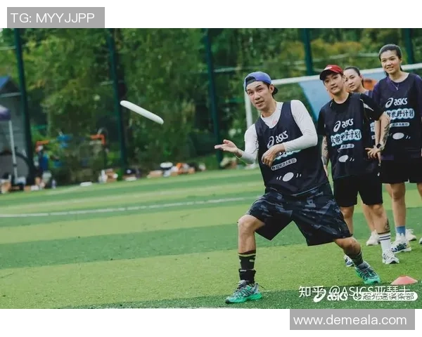 飞盘竞技的魅力与挑战：武汉飞盘队的战术转型与成长之路